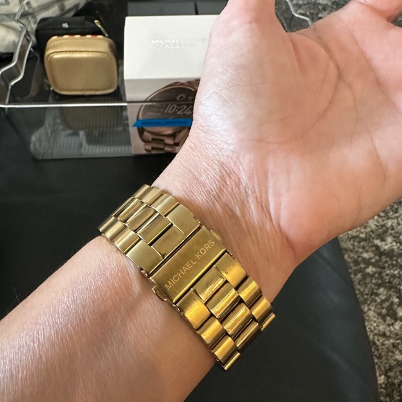 Michael Kors Runway Hunger Stop100 Series Turquoise Blue Dial Gold - Picture 8 of 10